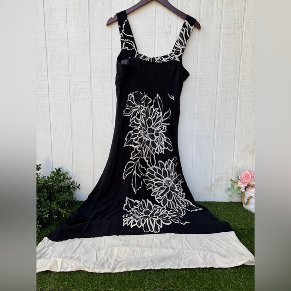 VINCE CAMUTO
Women's Floral Square-Neck Smocked-Back Sleeveless
Maxi Dress Sz M - Picture 9 of 12